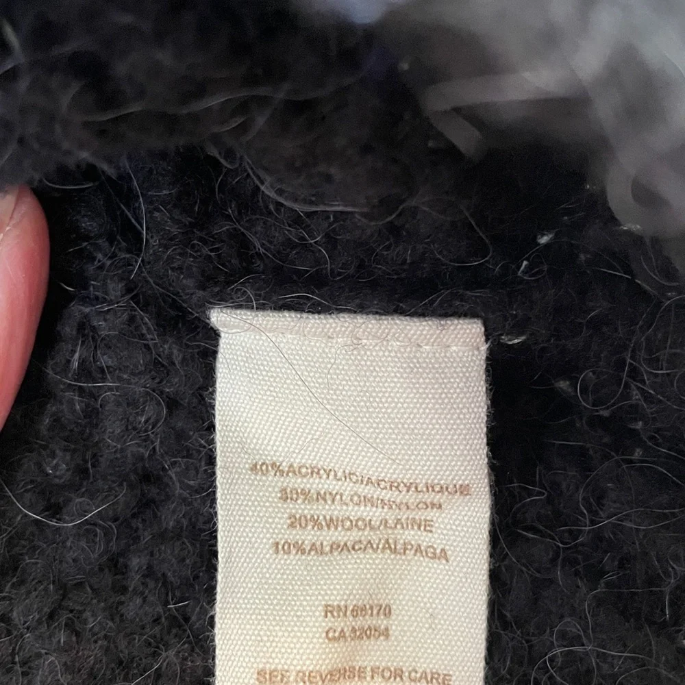 FREE PEOPLE ALPACA WOOL KNIT SWEATER Size L
Black
Like new - Picture 6 of 10